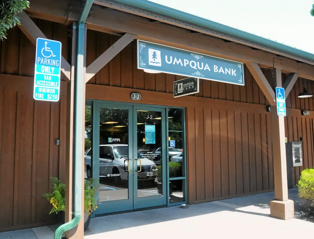 Umpqua Bank Review 2025 